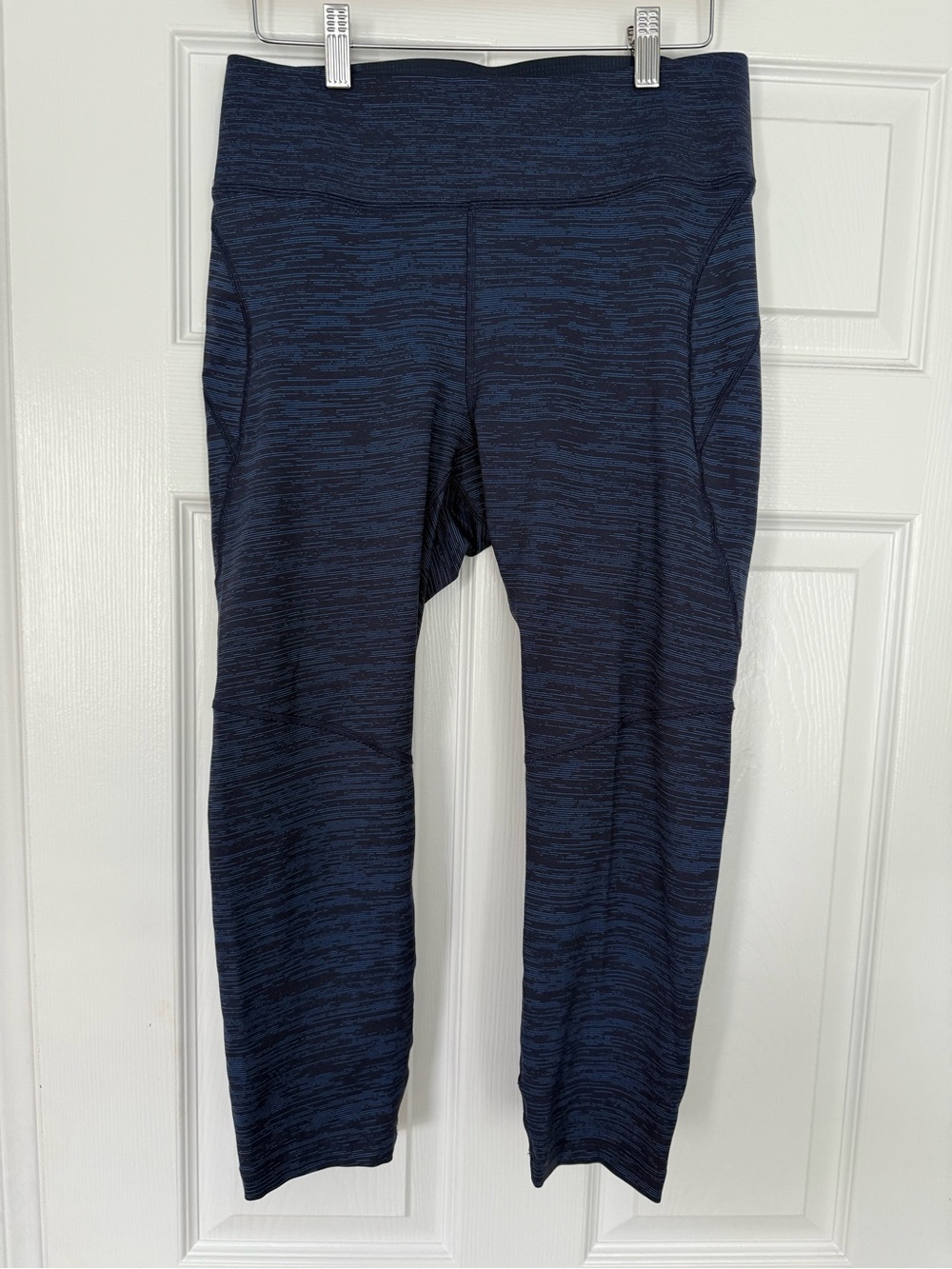 Outdoor voices blue Capri leggings – size large